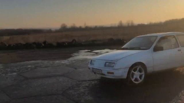 Ford Sierra - Мой первый дрифт в лужанах смотреть онлайн