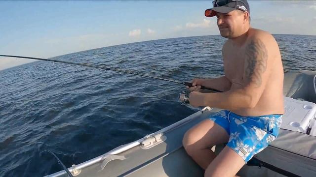 Рыбинское водохранилище .Рыбалка с ночевкой . Поиск новых мест на Рыбинском водохранилище . смотреть онлайн