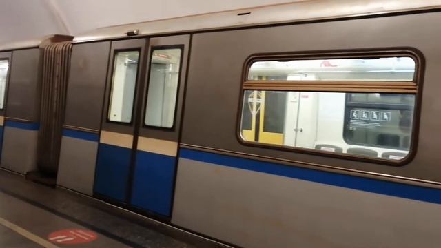 Посадки нет! Обкатка Русича на станции метро Парк Культуры Кольцевой линии. смотреть онлайн