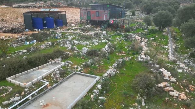 Emekli çift kendilerine KONTEYNER EV yaparak köy hayatına geçti! смотреть онлайн