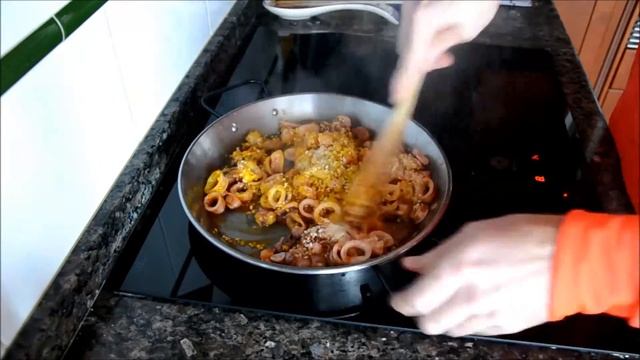 Рис с кальмарами и креветками. Испанская кухня смотреть онлайн
