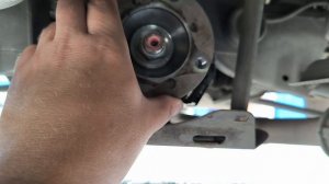 Люфт фланца заднего редуктора на Рено Дастер пробег 192т.км.