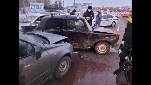 14.12.2020 - Семерка столкнулась с Лада Калина в Воронеже смотреть онлайн