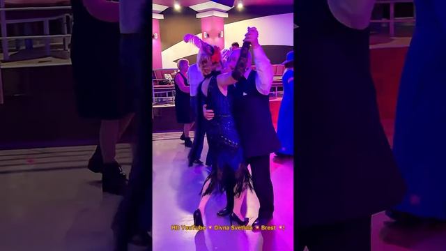 Крутится, вертится шар голубой, над головой! The blue ball is spinning and spinning, overhead! смотреть онлайн