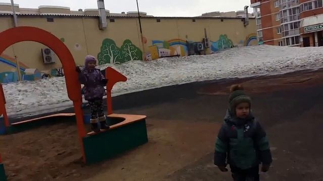 Карусель скрипит и плачет смотреть онлайн