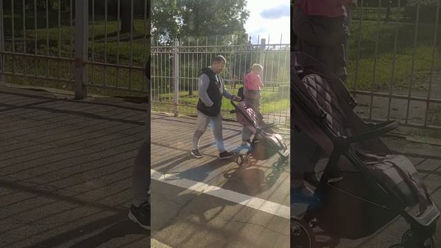 metro walking city A moment... a moment... a moment... Moments of life... #metro #walking #train смотреть онлайн