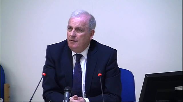Heckler interrupts Kelvin MacKenzie at the Leveson Inquiry смотреть онлайн