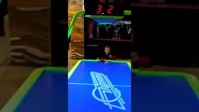 Аэро хоккей в ТЦ Орбита Люберцы(1) смотреть онлайн