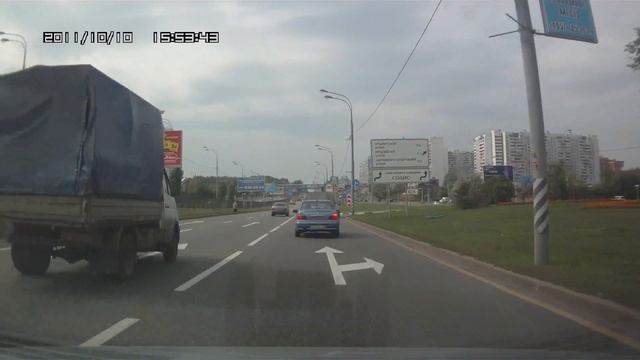 бабушка гуляет по рублевке в третьем ряду шоссе !! смотреть онлайн