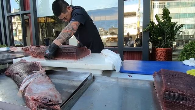 $10000 Giant Bluefin Tuna Cutting For Sashimi - Taiwanese Street Food