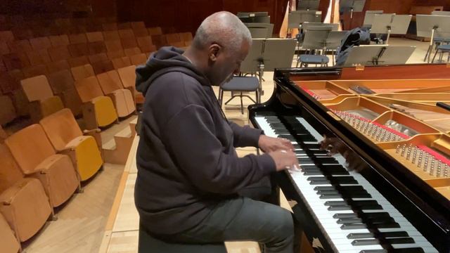 WAYNE MARSHALL PLAYS AN IMPROVISATION ON THE LONELY GOATHERD смотреть онлайн