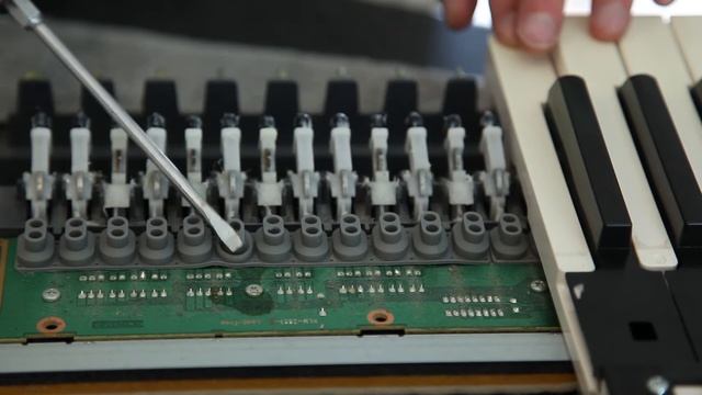 How to fix a dead key on a keyboard - KORG SP170S Piano смотреть онлайн