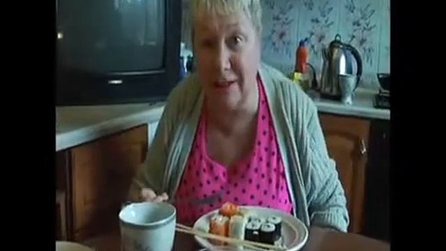 Бабушка ест суши. смотреть онлайн
