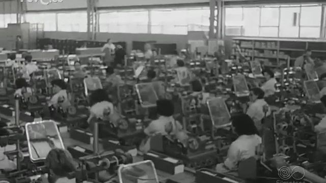 1964 10 12 NODO 1136A  Franco Inaugura Nuevas Naves De La Standard Eléctrica De Villaverde