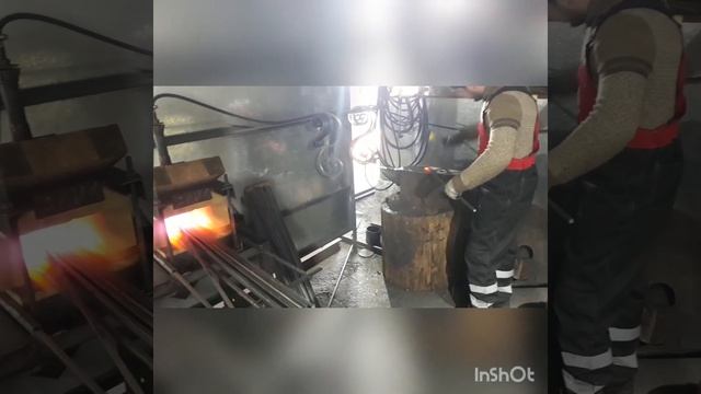 Обустроили небольшой кузнечный участок. Кузнец за работой. смотреть онлайн