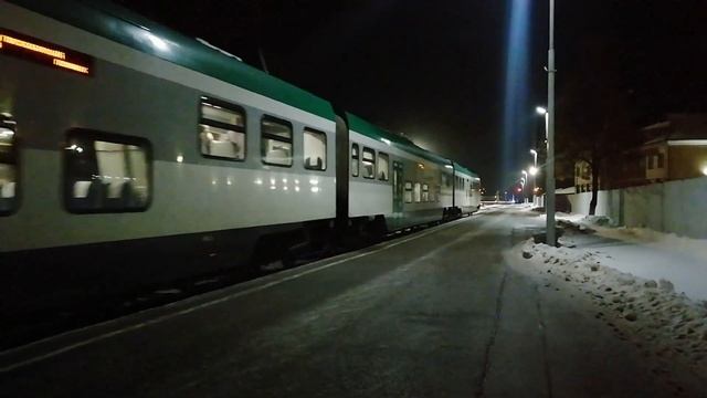 Пассажирский поезд ДПЗ (730М-006)"970 Минск-Полоцк" прибывает на станцию Полоцк смотреть онлайн