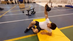Турецкий подъем с гирей