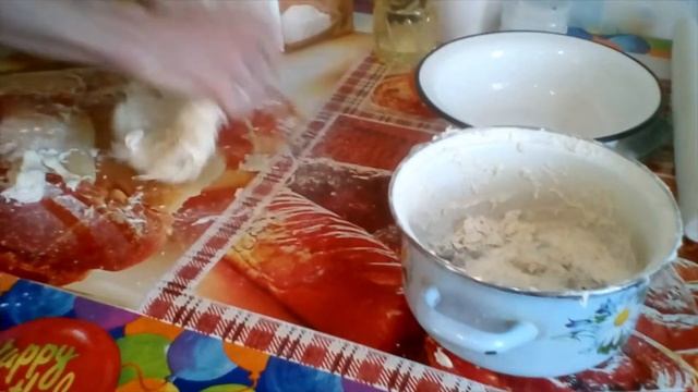 Пироги с копченым лососем и сметаной