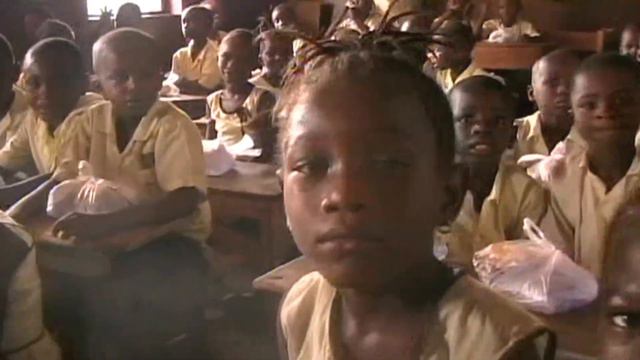Hope for Lives in Sierra Leone - Bobby Smith visits his old school смотреть онлайн