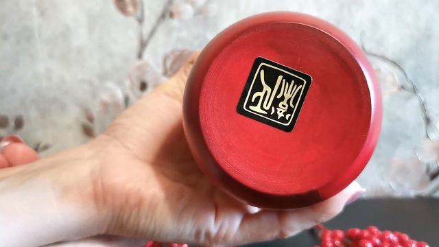 Vintage handpainted Kokeshi Beni Tsubaki (Crimson Camellia) by Masae Fujikawa / Creative Kokeshi смотреть онлайн