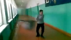 Сначала бегай там  крутись !!!  В стекло не попади !!!!!!.