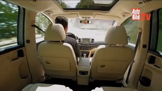Seat Alhambra 2.0 TDI vs. VW Sharan 2.0 TDI - Test Video .................Oeni смотреть онлайн