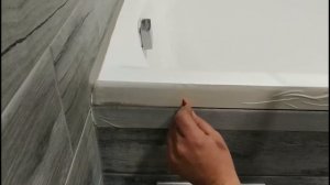 Облицовка экрана под ванну плиткой. Как заделать шов между плиткой и ванной.