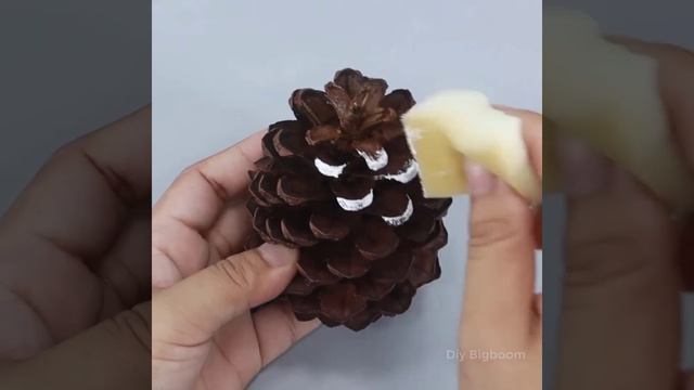 10 Christmas Decoration Ideas using Pine Cones! Christmas Ideas 2022 смотреть онлайн