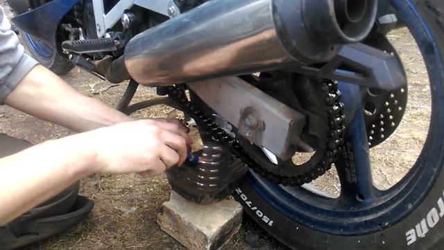 Обслуживание цепи мотоцикла,Suzuki gsx f 600 katana или бюджетно моем цепь. смотреть онлайн