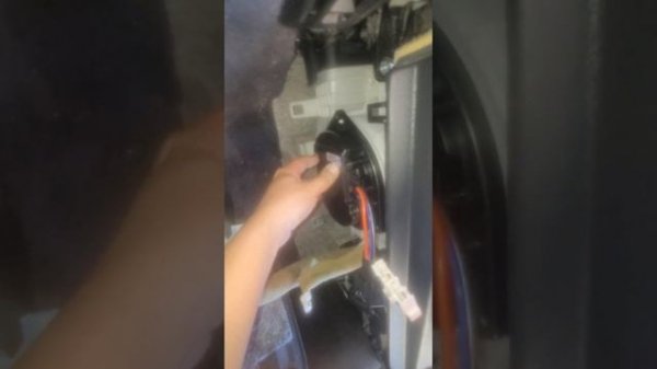 2017 Infiniti QX70 blower motor removal and installation. Quick and easy.