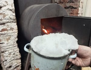 Простая чистка дымохода печи. Дедовский способ. Паром. Дёшево и сердито.