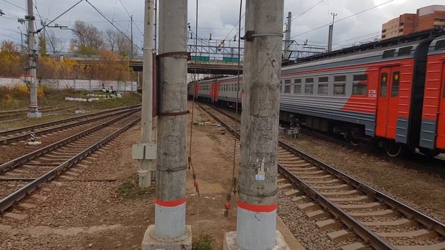 Электропоезд ЭТ2М 080 С прицепными вагонами от ЭТ2М 045 имени героя Елены Чухнюк смотреть онлайн