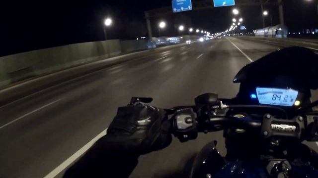 Ночью по Москве на Suzuki GSX-S1000 и CBR600f4i смотреть онлайн