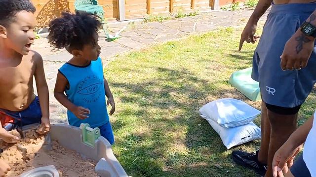 DAD GAVE HIMSELF A BALD PATCH (not clickbait) | WE BROUGHT THE BEACH TO OUR GARDEN | TheOliFamily смотреть онлайн