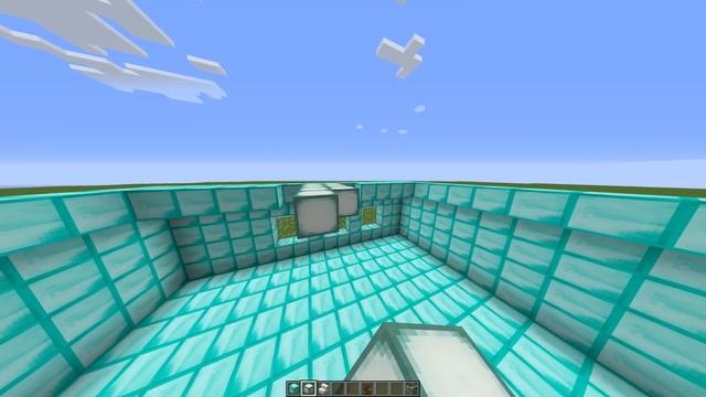 Построил красивый алмазный дом в Minecraft