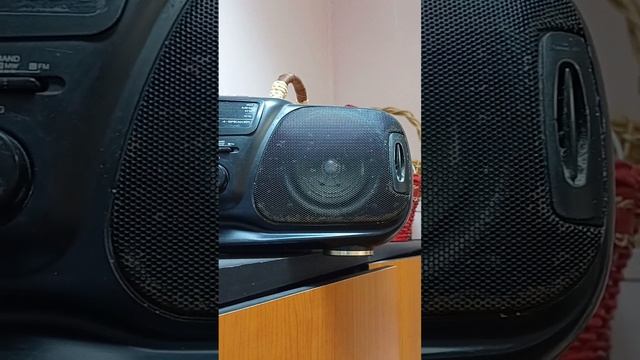 КАК ВЫГЛЯДИТ КАССЕТНЫЙ МАГНИТОФОН ИЗ 80-ЫХ ГОДОВ? смотреть онлайн