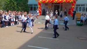 Танец на выпускной в начальной школе