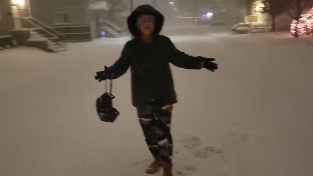 ТАНЦЫ под снегом !! первый снег в Нью Джерси .США смотреть онлайн