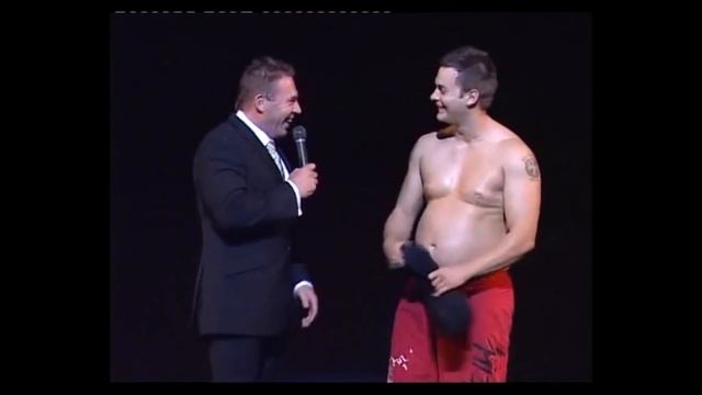 PJ's Belly Is a Crowd Pleaser смотреть онлайн