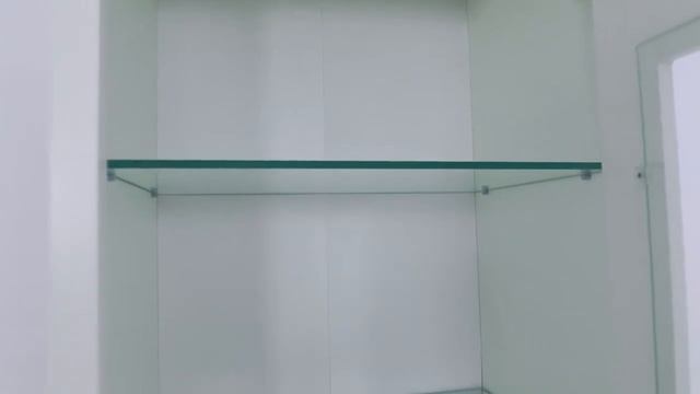 ВИТРИНА BRW KARET REG1W2S ФАСАД БЕЛЫЙ смотреть онлайн