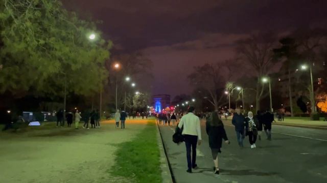 Новый год 2023 в Париже: покупки, встречи, стол, фейерверк смотреть онлайн