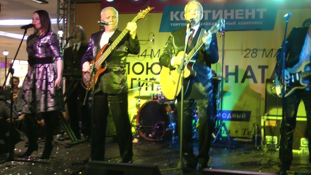 Поющие Гитары "Люди Встречаются" (live) смотреть онлайн