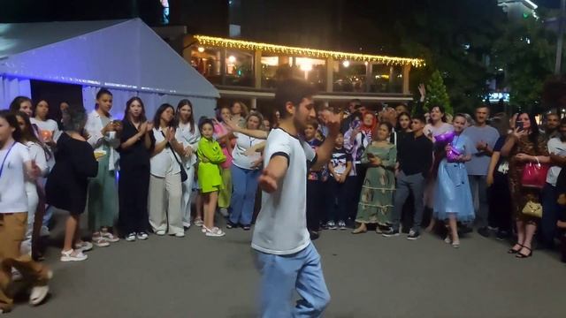 Ессентуки 15.07.23 Театральная площадь. «Хрустальный ИсточникЪ» смотреть онлайн
