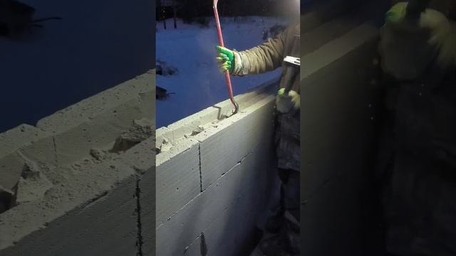 Завершаем возведение стен мансардного этажа смотреть онлайн