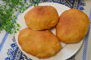 Такое тесто, не впитывает масло. ВКУСНЫЕ,СОЧНЫЕ,ВОЗДУШНЫЕ БЕЛЯШИ.Можно испечь пирожки или пироги.