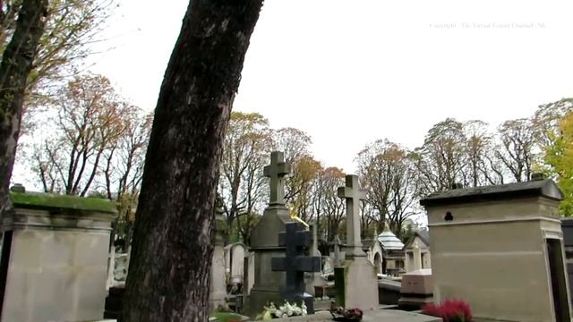 Walk Aound The  Passy Cemetery Near The Trocadero In Paris. .also Known As The Passy Cimetiere 1