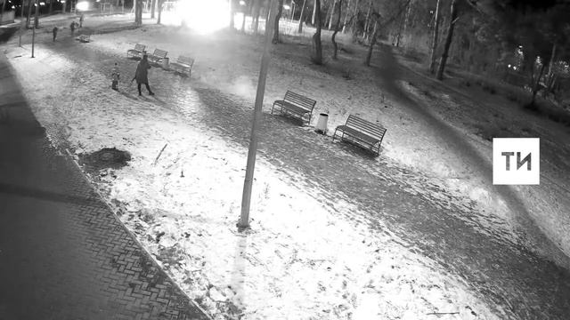 Дознаватели Госпожнадзора ищут мужчин, которые подожгли беседку в казанских Дербышках смотреть онлайн