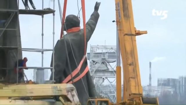 Кристина Хрусталёва «Дробится рваный цоколь монумента...» смотреть онлайн