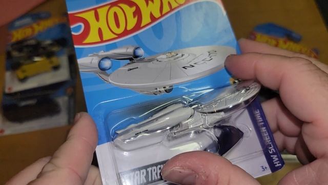 Hot Wheels J 2022 case Bronco batmobile 1986 toyota van uss enterprise skyline coupe clip mustang смотреть онлайн