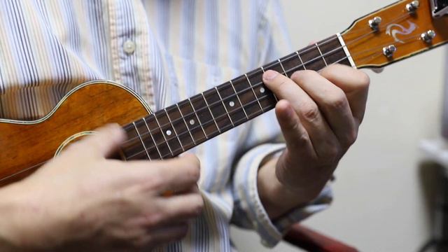 Fragile - Sting on ukulele instrumental cover смотреть онлайн